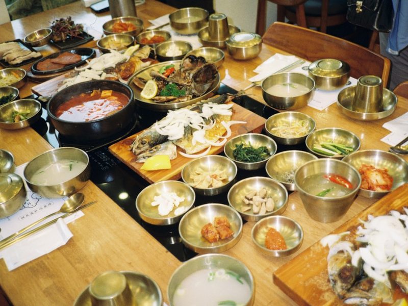 Ẩm Thực Cung Đình Hàn Quốc – ‘Bí Mật’ 500 Năm Của Triều Joseon Có Gì Mà Ai Cũng Mê? 7 Món ‘Đỉnh Cao’ Nhất Định Phải Thử!