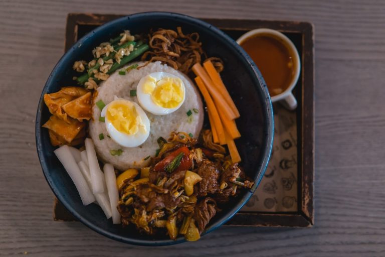 Budae Jjigae – ‘Lẩu Quân Đội’ Hàn Quốc Có Gì Mà 50 Triệu Người Mê? 7 Sự Thật Về Món Lẩu ‘Giao Thoa’ Đông Tây Khiến Du Khách Phát Cuồng!