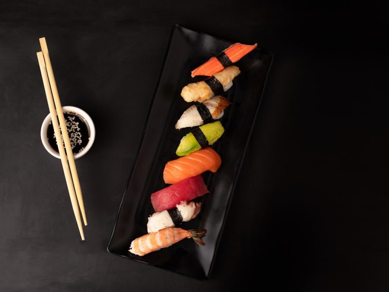 Kimbap – ‘Quốc Ăn Vặt’ Hàn Quốc Có Gì Mà 2,5 Tỷ Cuộn Mỗi Năm? 7 Loại ‘Đỉnh Chóp’ Nhất Định Phải Thử Khi Đến Seoul!