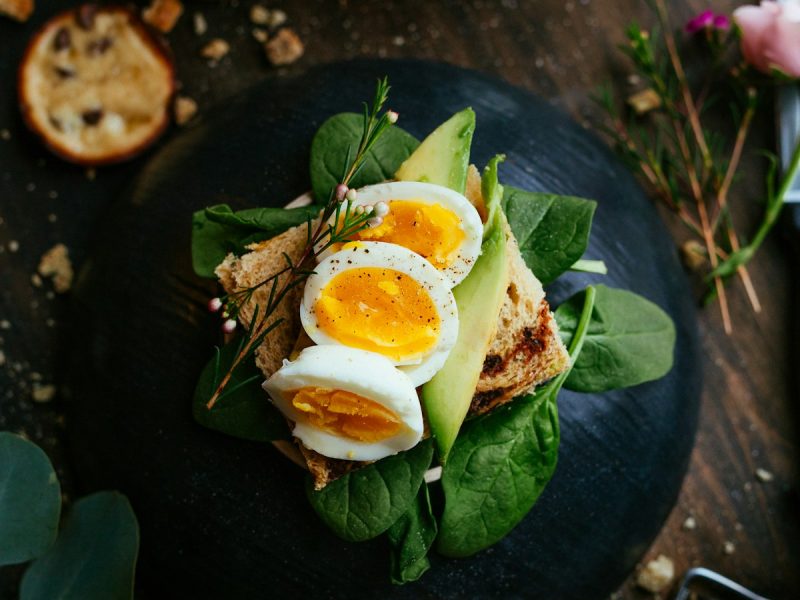 Naengmyeon – ‘Cơn Sốt’ Mì Lạnh Hàn Quốc Có Gì Mà Khiến 50 Triệu Người Mê Điên Đảo Mỗi Mùa Hè? 7 Quán & Biến Tấu Đỉnh Nhất Định Phải Thử!