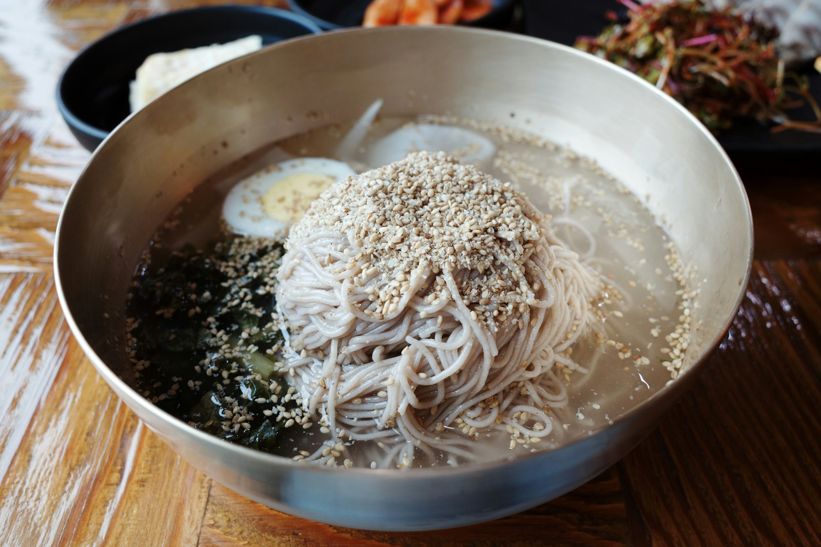 Bibim Guksu – ‘Mì Trộn Cay’ Hàn Quốc Có Gì Mà Khiến Cả Thế Giới Mê? 7 Bí Mật ‘Đỉnh Chóp’ Giải Nhiệt Mùa Hè Nhất Định Phải Thử!