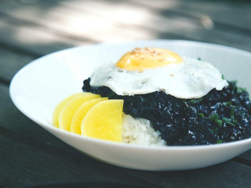 Gochujang – ‘Linh Hồn Đỏ’ Của Ẩm Thực Hàn Quốc: 7 Bí Mật Về Tương Ớt Khiến Cả Thế Giới Phát Cuồng!