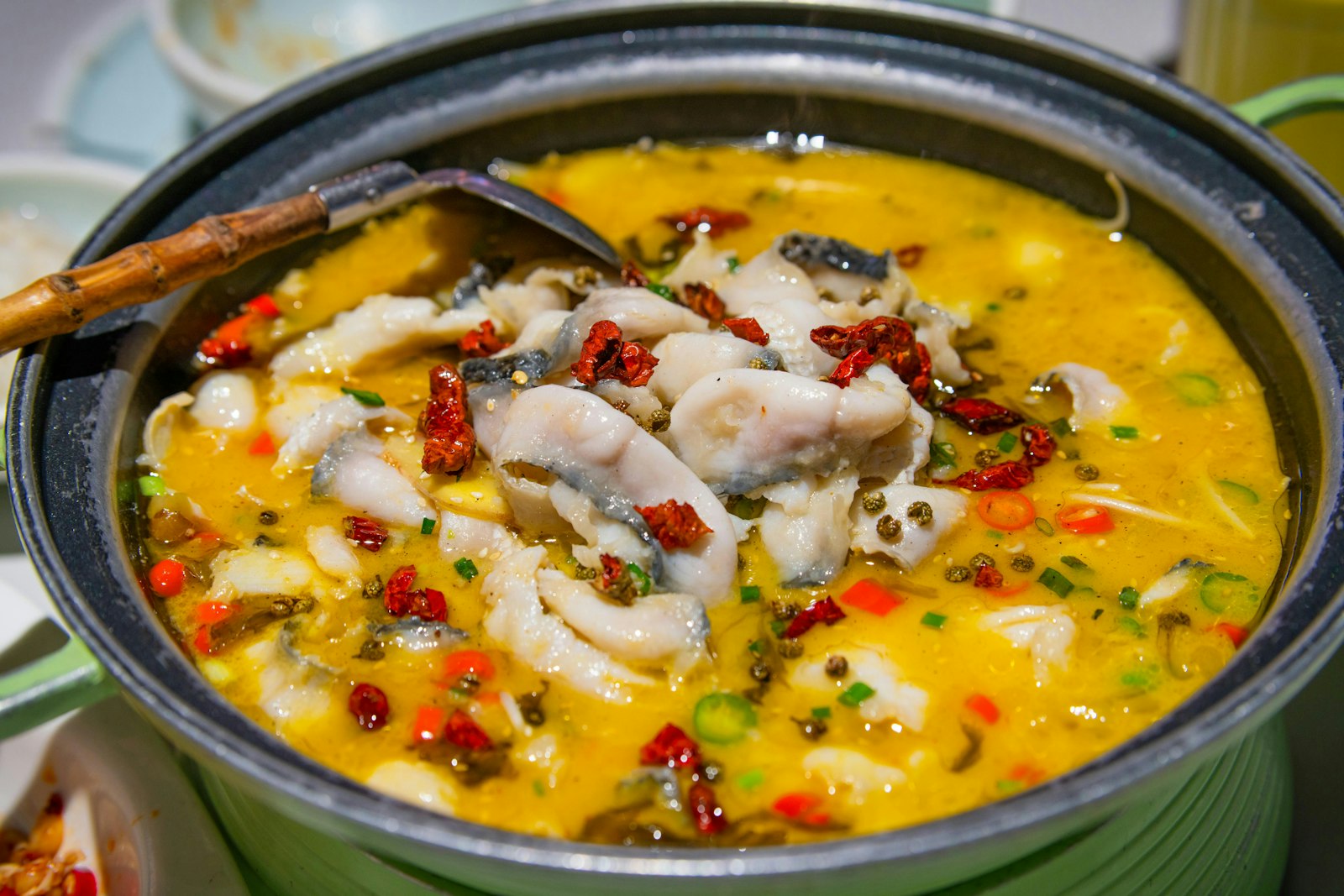 Maeuntang – ‘Canh Cá Cay’ Hàn Quốc Có Gì Mà 90% Dân Nhậu Mê? 7 Bí Mật Khiến Bạn Nghiện Ngay Bát Đầu!