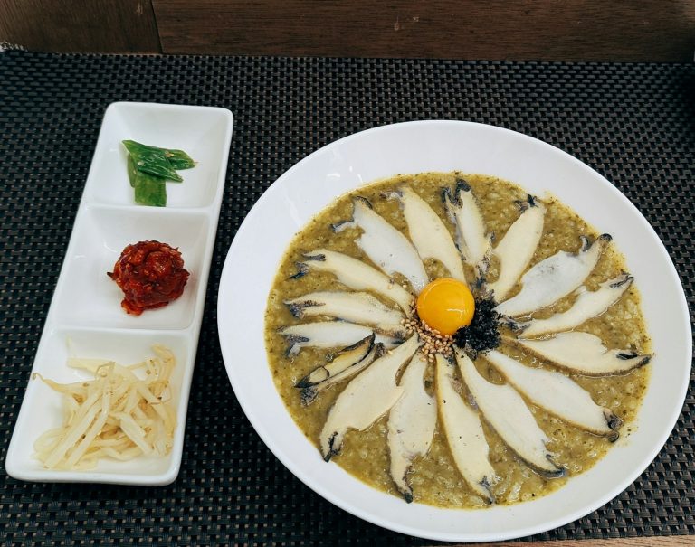 Cháo Hàn Quốc (Juk) – ‘Món Chữa Lành’ Quốc Dân Có Gì Mà Người Hàn Ăn Cả Khi Ốm, Khi Vui, Khi Chia Tay? 7 Loại ‘Đỉnh Chóp’ Khiến Bạn Nghiện Ngay Bát Đầu!