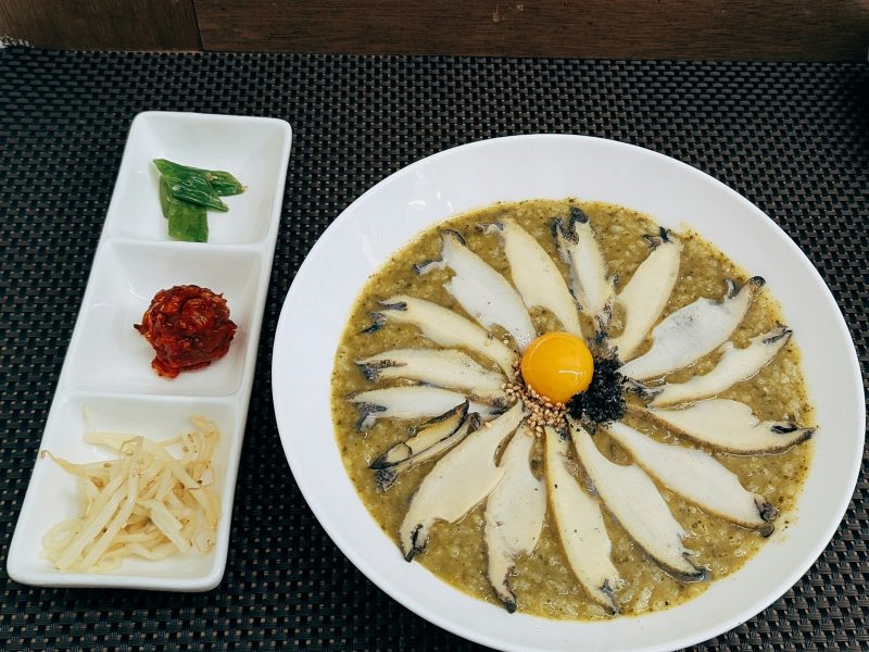 Cháo Hàn Quốc (Juk) – ‘Món Chữa Lành’ Quốc Dân Có Gì Mà Người Hàn Ăn Cả Khi Ốm, Khi Vui, Khi Chia Tay? 7 Loại ‘Đỉnh Chóp’ Khiến Bạn Nghiện Ngay Bát Đầu!