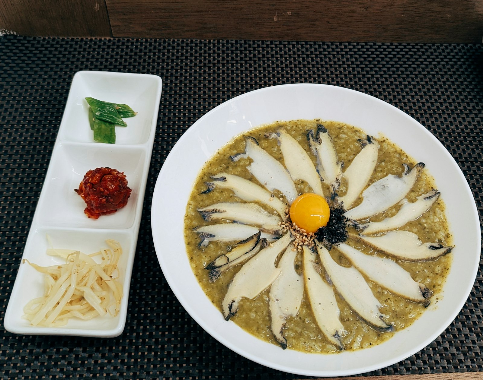 Cháo Hàn Quốc (Juk) – ‘Món Chữa Lành’ Quốc Dân Có Gì Mà Người Hàn Ăn Cả Khi Ốm, Khi Vui, Khi Chia Tay? 7 Loại ‘Đỉnh Chóp’ Khiến Bạn Nghiện Ngay Bát Đầu!