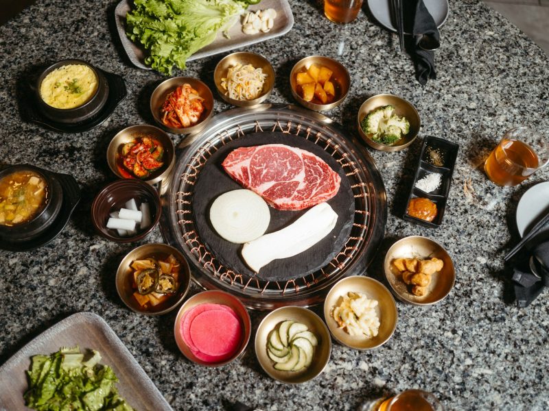 Hanjeongsik – Mâm Cơm 12 Món ‘Triệu Đô’ Của Hàn Quốc Có Gì Mà Cả Thế Giới Mê? 7 Bí Mật Về Bữa Tiệc Hoàng Gia Khiến Bạn Choáng Ngợp!