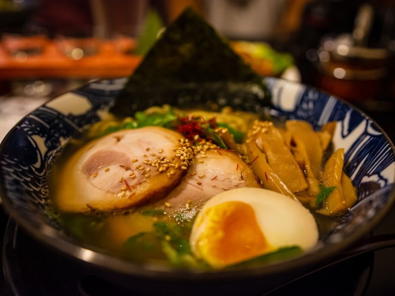 Janchi Guksu – Món Mì ‘Tiệc Cưới’ Của Hàn Quốc Có Gì Mà 100% Người Hàn Đều Ăn Trong Ngày Vui? 7 Bí Mật Khiến Bạn Nghiện Ngay Tô Đầu!