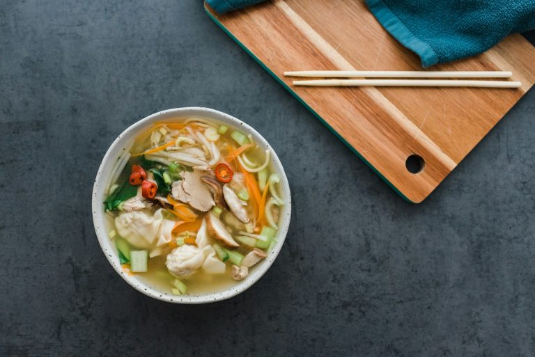Dak Hanmari (닭한마리) – Nồi Gà Một Con Huyền Thoại Hàn Quốc Có Gì Mà Cả Con Hẻm 50 Năm Chỉ Bán Mỗi Món Này? 7 Bí Mật Khiến Bạn Nghiện Ngay Miếng Đầu!