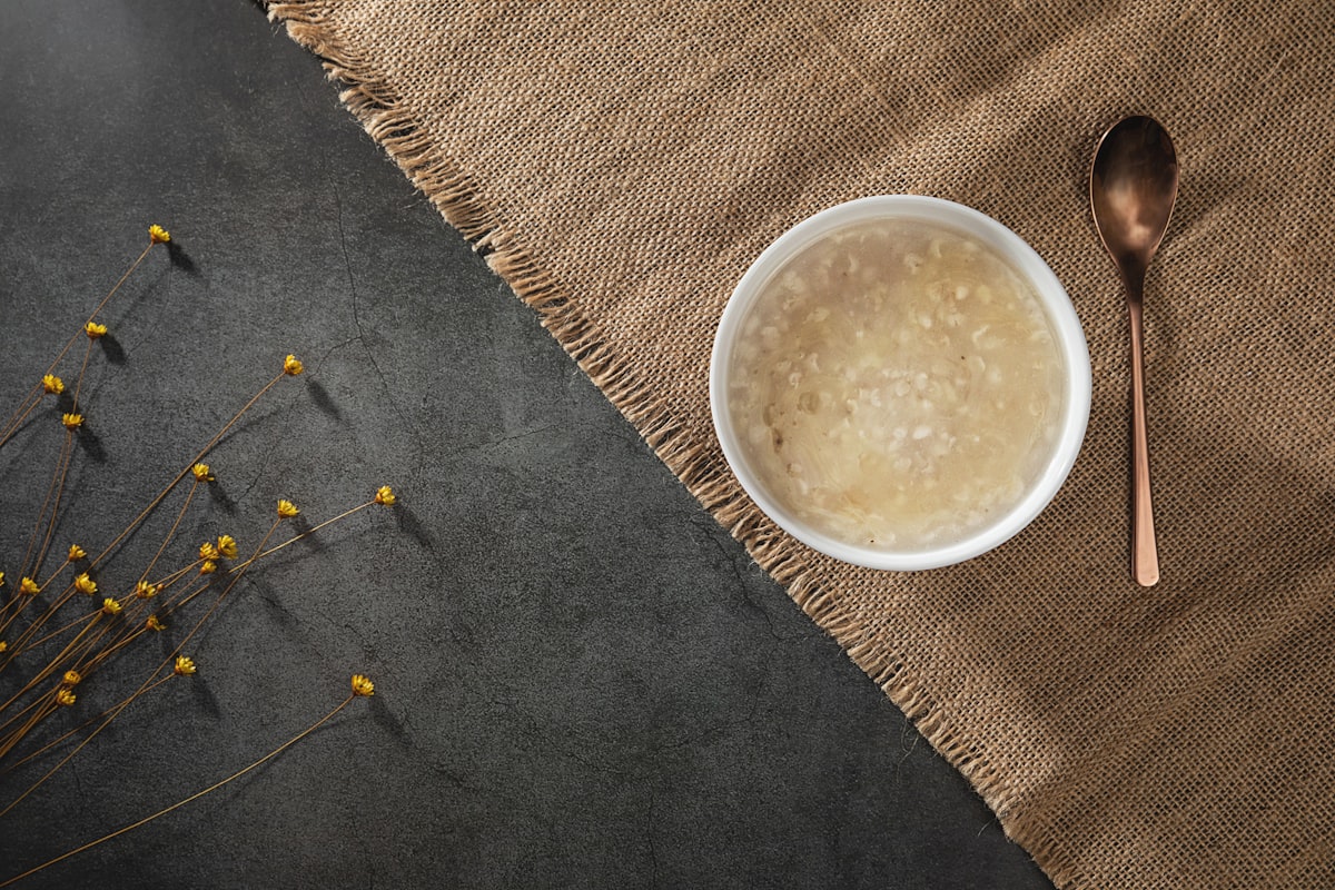 Tteokguk (Canh Bánh Gạo) – Món Ăn Truyền Thống Ngày Tết Hàn Quốc Có Gì Mà Ai Cũng Mê? 7 Bí Mật Khiến Bạn Nghiện Ngay Bát Đầu!