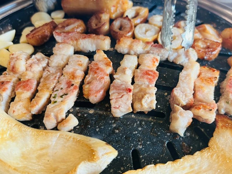 Samgyeopsal (삼겹살) – Bí Quyết Nướng Thịt Ba Chỉ Hàn Quốc Giòn Mọng Chuẩn Vị Tại Nhà