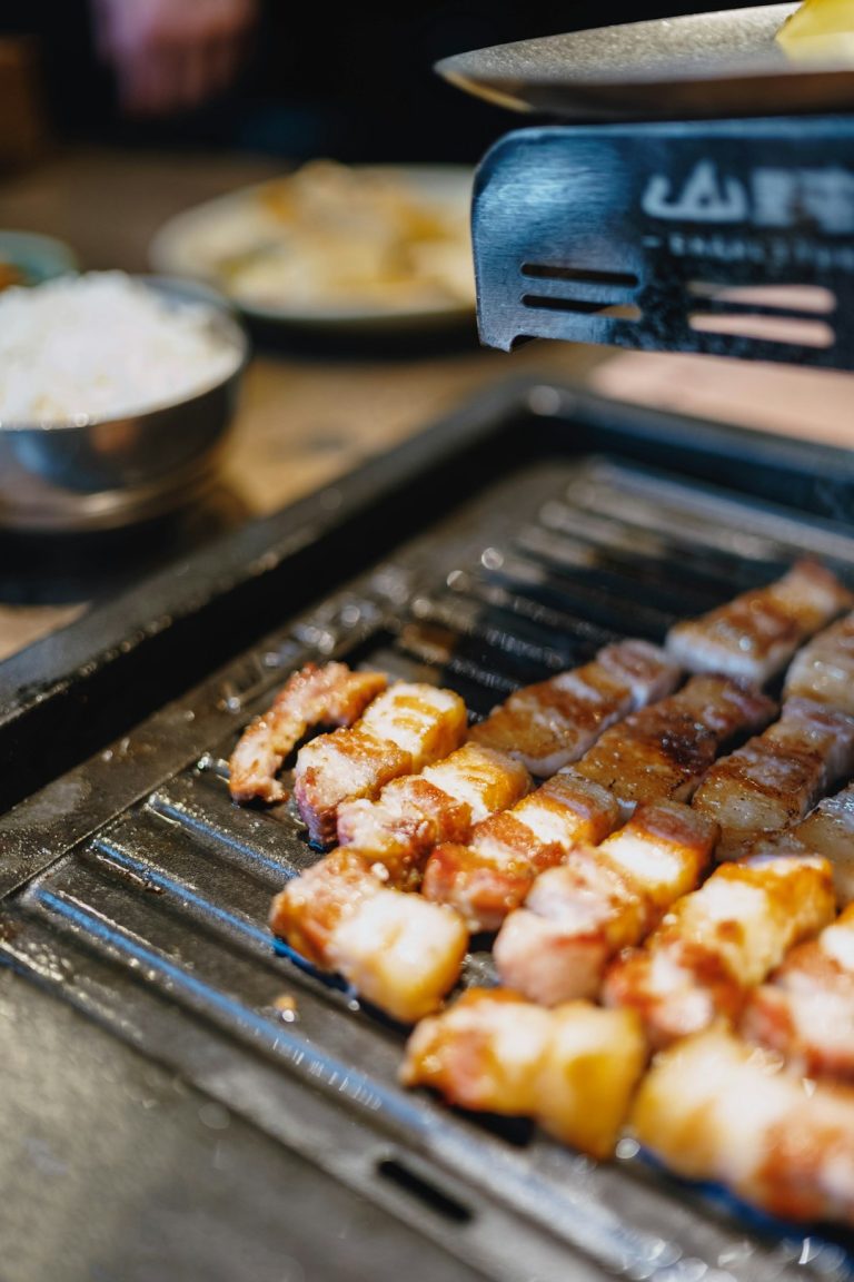 Bossam (보쌈) – Bí Quyết Làm Thịt Heo Luộc Cuốn Rau Chuẩn Vị Hàn Quốc Tại Nhà
