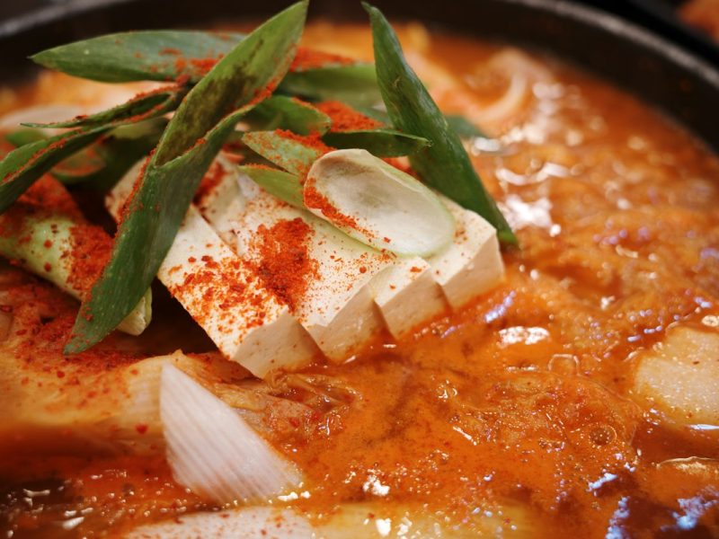 Yukgaejang (육개장) – Bí Quyết Nấu Canh Bò Xé Cay Nồng Chuẩn Vị Hàn Quốc, Nước Dùng Đậm Ngọt Không Cần Nhà Hàng